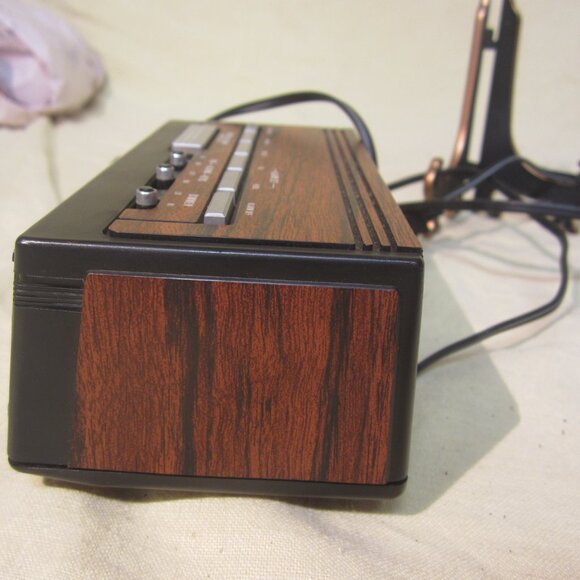 VTG KMC DIGITAL ALARM CLOCK KMC 907A - Picture 3 of 7